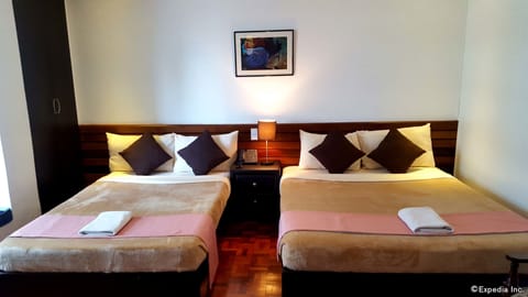 Deluxe room quadruple (2 breakfast) | Minibar, in-room safe, desk, free WiFi