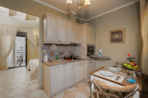 Superior Studio | Private kitchen | Fridge, microwave, oven, stovetop