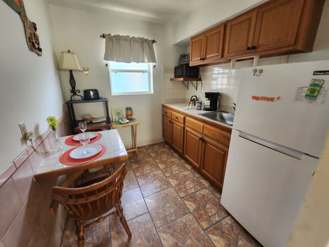 Efficiency Room, 1 Queen Bed | Private kitchen | Full-size fridge, microwave, coffee/tea maker