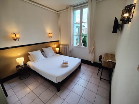 Chambre Négade | Desk, laptop workspace, free WiFi, bed sheets