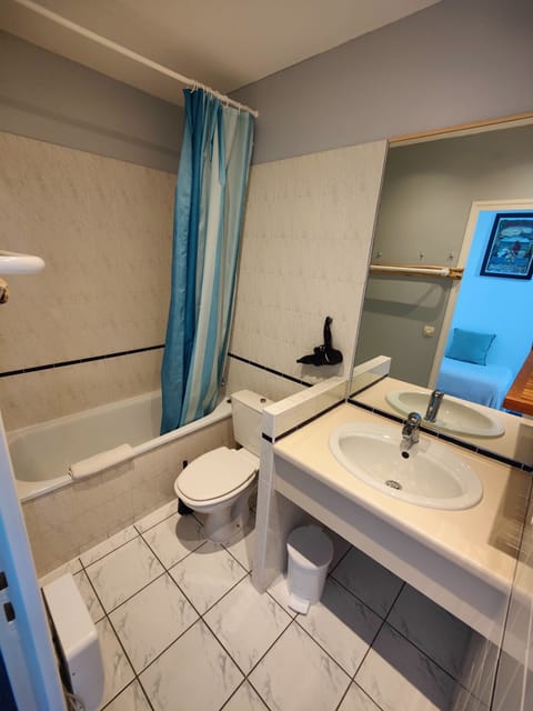 Superior Triple Room, Balcony, Partial Ocean View | Bathroom | Bathtub, hair dryer, towels, soap