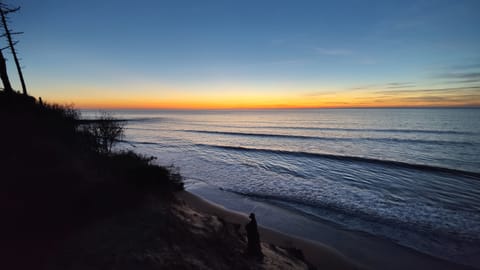 Beach nearby, white sand, beach bar