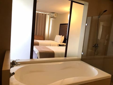 Junior Suite Twin Bed | Bathroom | Shower, hair dryer, slippers, bidet