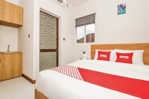 Deluxe Room | Laptop workspace, free WiFi, bed sheets