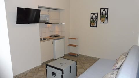 Family Apartment | Laptop workspace, free WiFi, bed sheets