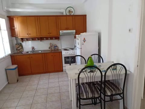 Apartment | Private kitchen | Fridge, oven, stovetop, electric kettle