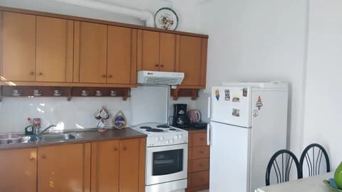 Apartment | Private kitchen | Fridge, oven, stovetop, electric kettle