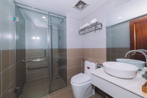 Deluxe Double Room | Bathroom | Designer toiletries, hair dryer, slippers, towels