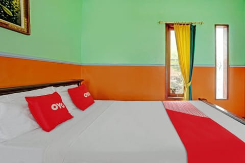 Standard Double Room | Free WiFi, bed sheets