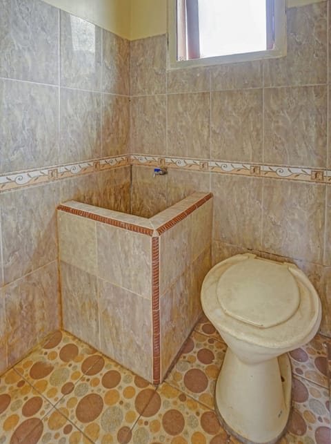 Standard Double Room | Bathroom | Shower, towels