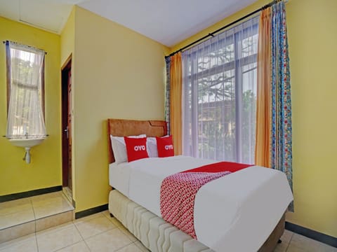 Standard Double Room | Desk, free WiFi, bed sheets