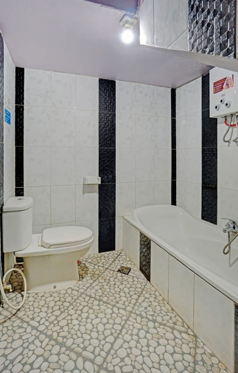 Standard Double Room | Bathroom | Shower, rainfall showerhead, towels, soap