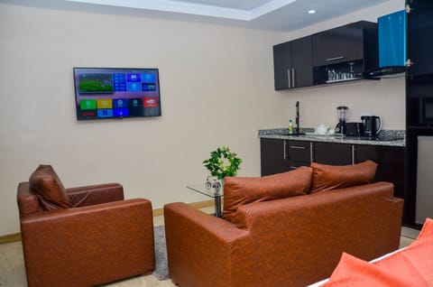 Luxury Studio Suite | Living area | 43-inch Smart TV with cable channels, TV, Netflix