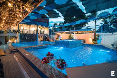 Outdoor pool, cabanas (surcharge)