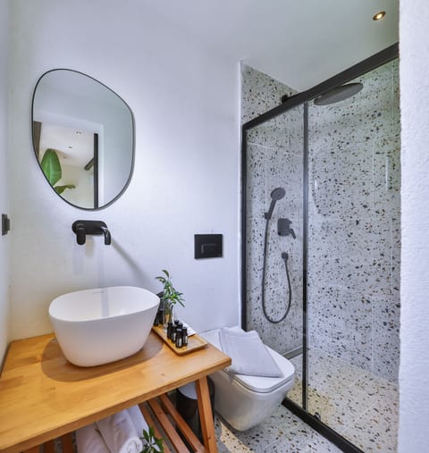 Studio Mare | Bathroom