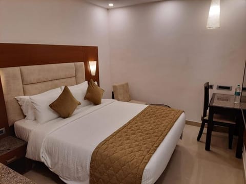 Superior Double Room | Premium bedding, individually furnished, desk, free WiFi