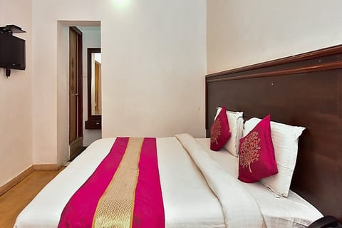 Deluxe Room | Desk, free WiFi, bed sheets