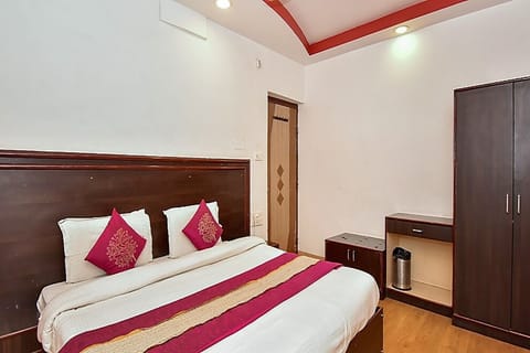 Deluxe Room | Desk, free WiFi, bed sheets