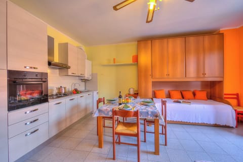 Family Studio (Peter - relax & 1 km from lake) | Private kitchen | Fridge, oven, stovetop, coffee/tea maker