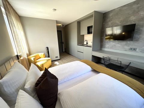 Business Double Room | Desk, soundproofing, free WiFi, bed sheets