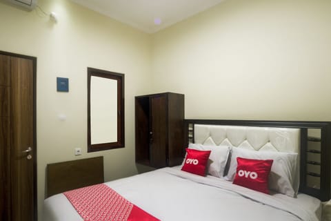 Deluxe Double Room | Laptop workspace, soundproofing, free WiFi, bed sheets