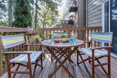 Apartment, 2 Bedrooms, Balcony | Outdoor dining