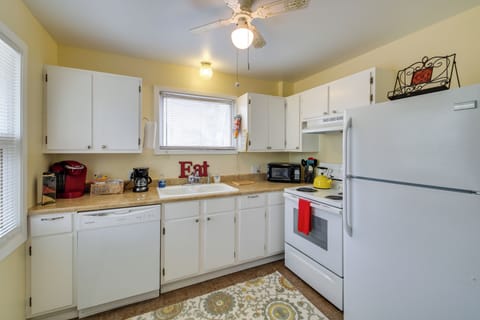 House (1 Bedroom) | Private kitchen | Microwave, oven, stovetop, dishwasher