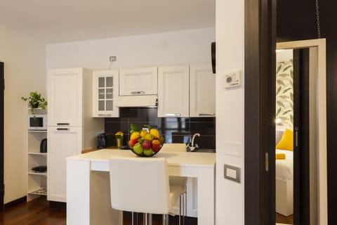 Design Studio | Private kitchen | Full-size fridge, microwave, oven, stovetop