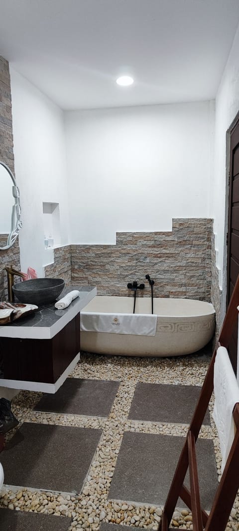 Exclusive Villa, 1 King Bed | Bathroom | Hair dryer, bathrobes, slippers, towels