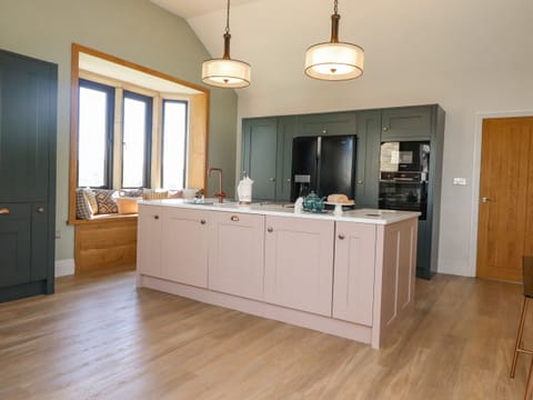 Fridge, dishwasher, electric kettle, toaster