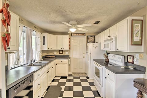 Cottage (2 Bedrooms) | Private kitchen | Microwave, oven, stovetop, dishwasher