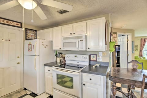 Cottage (2 Bedrooms) | Private kitchen | Microwave, oven, stovetop, dishwasher