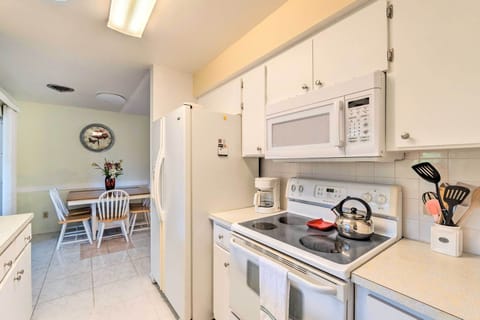 House (2 Bedrooms) | Private kitchen | Microwave, oven, stovetop, dishwasher