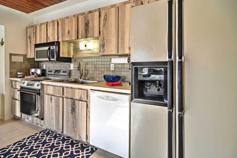 Cottage (2 Bedrooms) | Private kitchen | Microwave, oven, stovetop, dishwasher