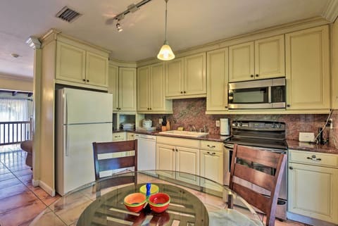 House (4 Bedrooms) | Private kitchen | Microwave, oven, stovetop, dishwasher