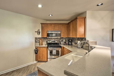 Apartment (2 Bedrooms) | Private kitchen | Microwave, oven, stovetop, dishwasher