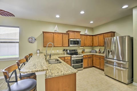 House (4 Bedrooms) | Private kitchen | Microwave, oven, stovetop, dishwasher