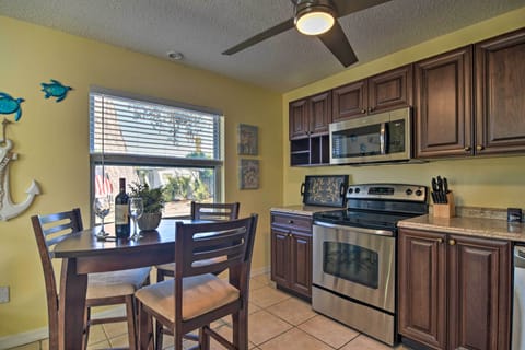 Apartment (1 Bedroom) | Private kitchen | Oven, stovetop, dishwasher, cookware/dishes/utensils