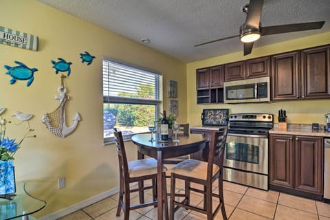 Apartment (1 Bedroom) | Private kitchen | Oven, stovetop, dishwasher, cookware/dishes/utensils