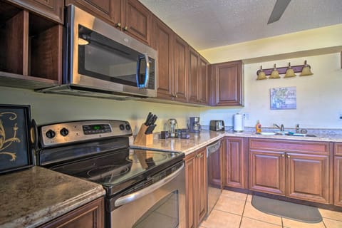 Apartment (1 Bedroom) | Private kitchen | Oven, stovetop, dishwasher, cookware/dishes/utensils