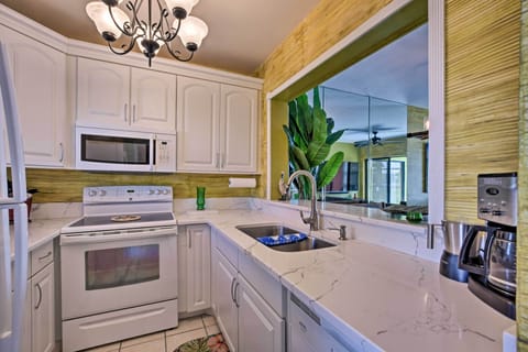 Apartment (2 Bedrooms) | Private kitchen | Microwave, oven, stovetop, dishwasher