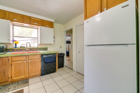 House (4 Bedrooms) | Private kitchen | Microwave, oven, stovetop, dishwasher