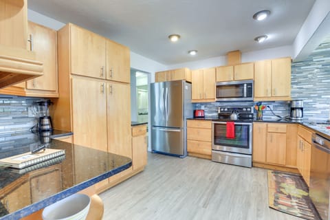 House (2 Bedrooms) | Private kitchen | Microwave, oven, stovetop, dishwasher