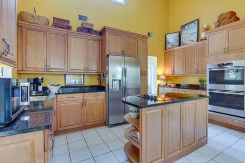 Cottage (2 Bedrooms) | Private kitchen | Microwave, oven, stovetop, dishwasher