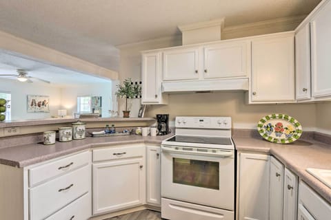 House (3 Bedrooms) | Private kitchen | Microwave, oven, stovetop, dishwasher