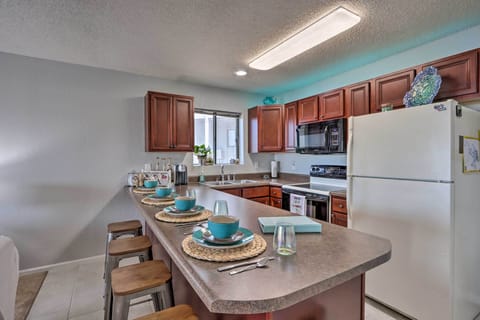 Apartment (2 Bedrooms) | Private kitchen | Microwave, oven, stovetop, dishwasher