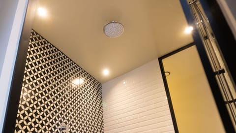 Senior Suite | Bathroom | Hair dryer, towels, soap, shampoo