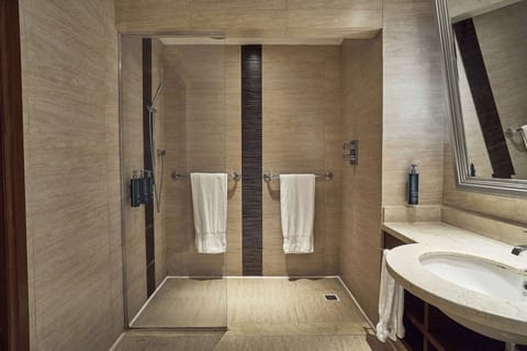 Twin Room, Accessible, Non Smoking | Bathroom shower