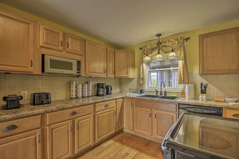 House (3 Bedrooms) | Private kitchen | Microwave, oven, stovetop, dishwasher