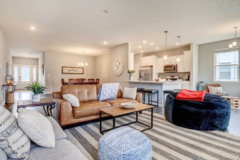 House (3 Bedrooms) | Interior